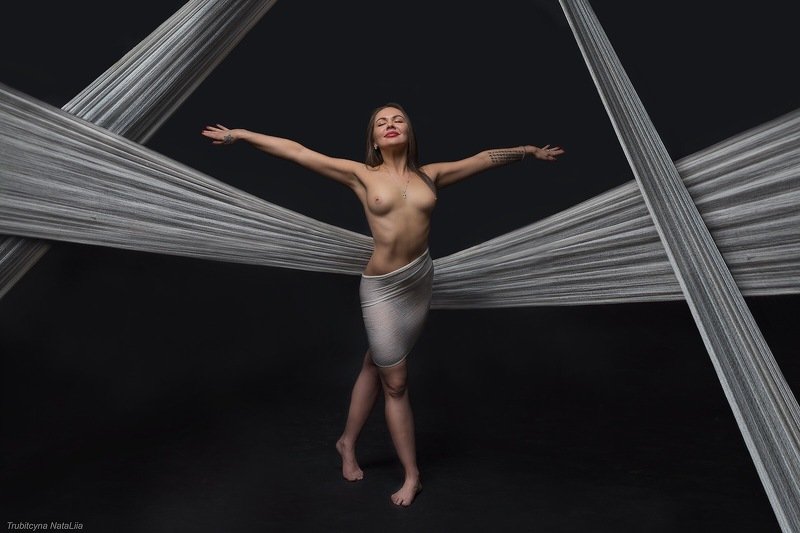 девушка, настроение, красота Неевклидова геометрияphoto preview