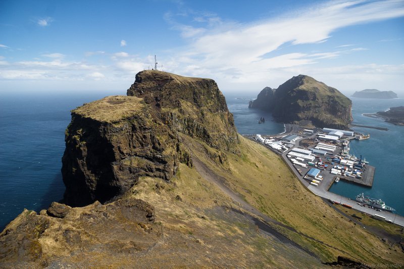 Исландия, архипелаг Вестманнаэйяр, Vestmannaeyjar,  Westman Islands,  Iceland, Heimaey,  archipelago Птичья скалаphoto preview