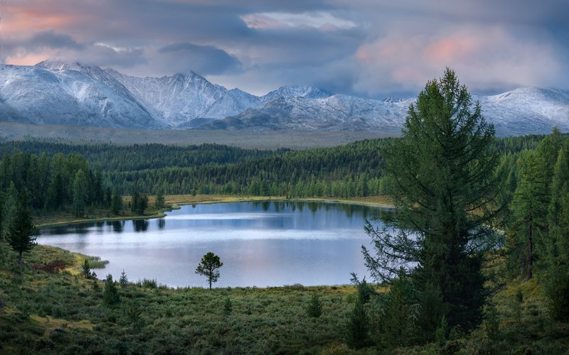 алтай, горный алтай, август, горы, улаганское плоскогорье, улаганский перевал, курайский хребет, горное озеро, киделю, таежный лес, улаганский район, кыскыштубек, altai mountains Тревожный рассвет на Киделюphoto preview