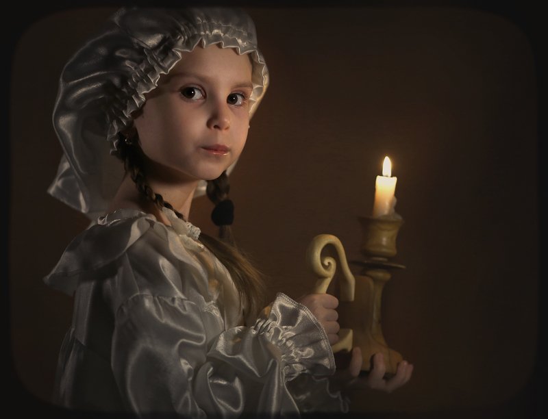 Девочка и свеча.photo preview