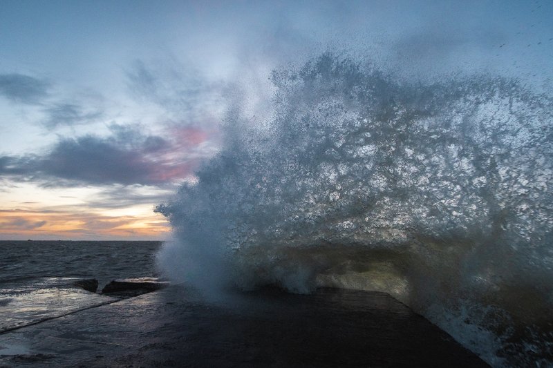 природа, вода, брызги, закат, пейзаж, море, небо Моментphoto preview