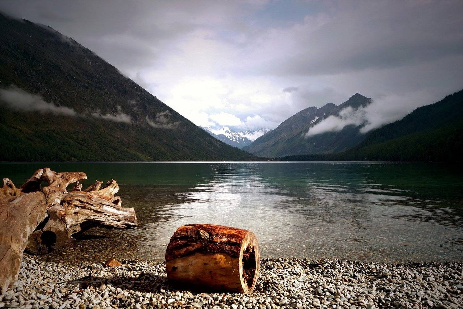 Нижнее Мультинское озеро.... Автор: Людмила природа алтай озеро горы облака туман пейзаж путешествие тени отражение мультинские озера нижнее мультинское, Людмила