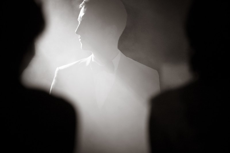 репортаж, черно-белое фото, монохром, силуэт, мужской портрет Силуэтphoto preview