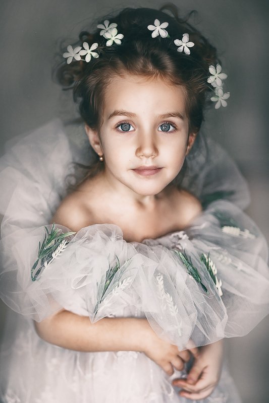 девочка, цветы Нимфаphoto preview