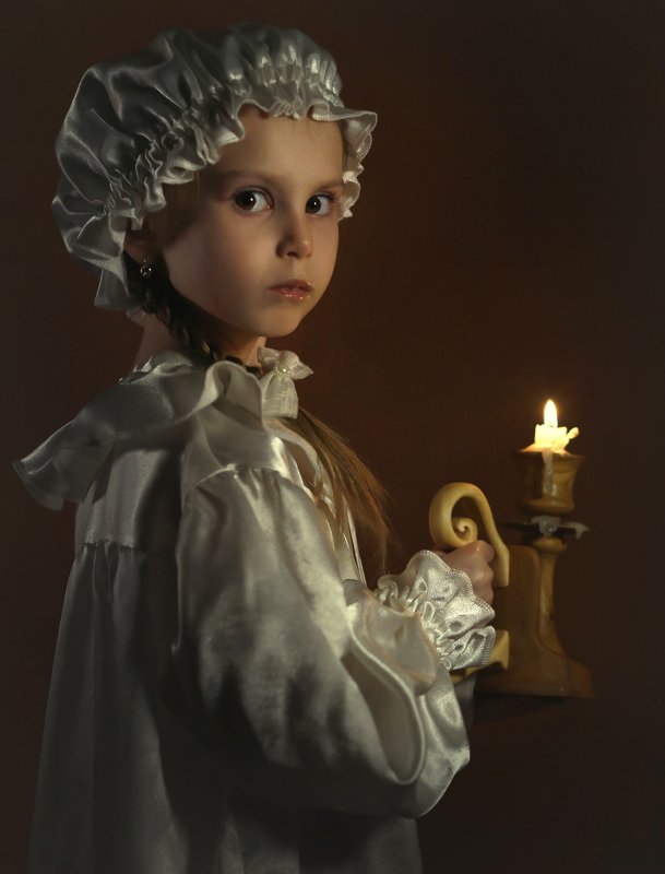 Девочка и свеча.photo preview