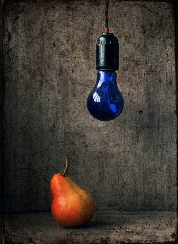 груша, лампочка ?..photo preview