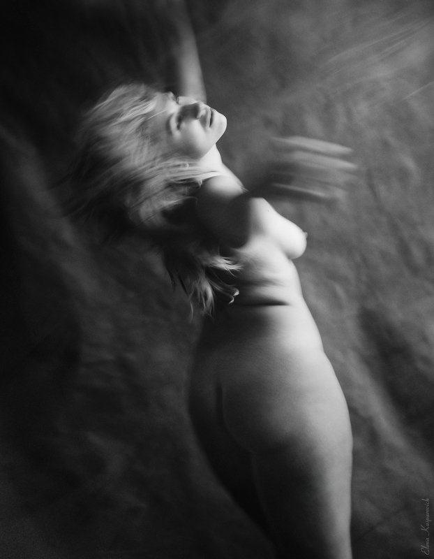 ню, портрет, девушка, чб сломанные крыльяphoto preview