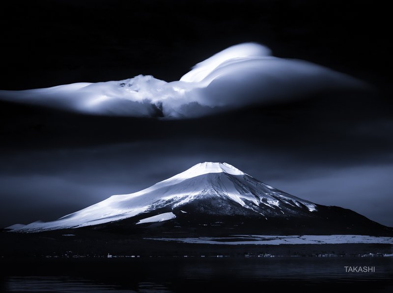 fuji,japan,lake,water,clouds,amazing,wonderful,beautiful Cloud on the lakephoto preview