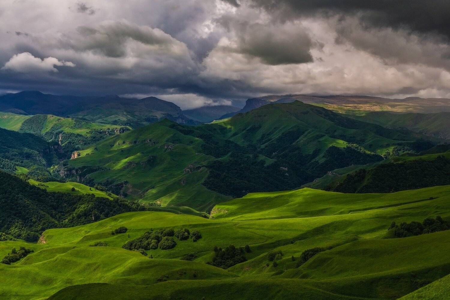 in the green dunes.... Автор: Эстелла гроза,облака,горы, Эстелла