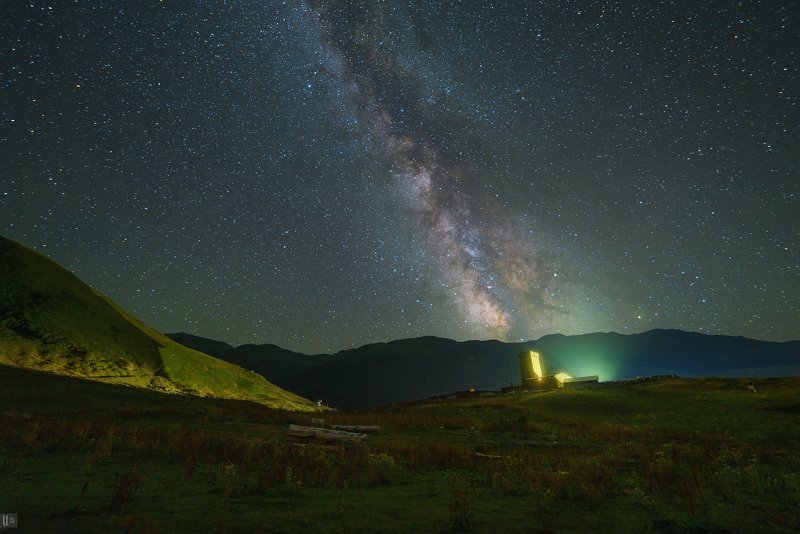горы,холмы,грузия,сванетия,ушгули,млечный путь,звезды,ночь,трава,цветы,камни,деревья,кусты,башни,церковь,забор,дрова Под сенью молчаливых великановphoto preview