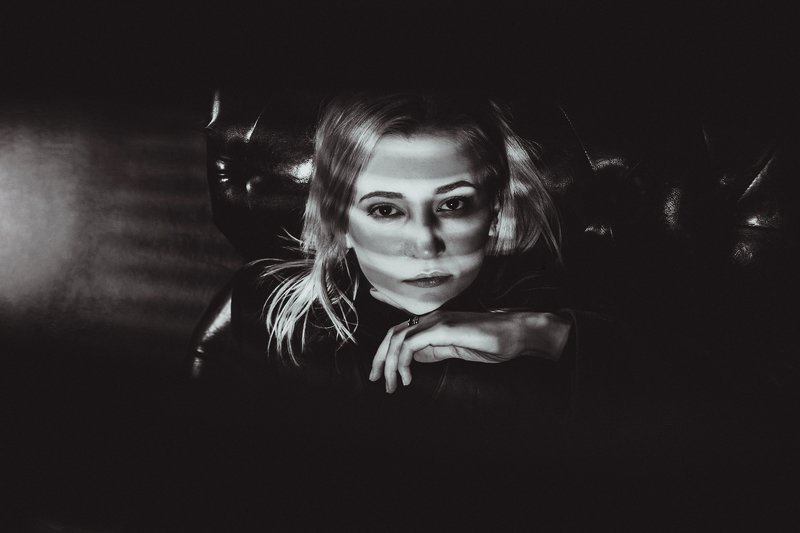 монохром, черно-белое фото, портрет, женский портрет, студия Портретphoto preview