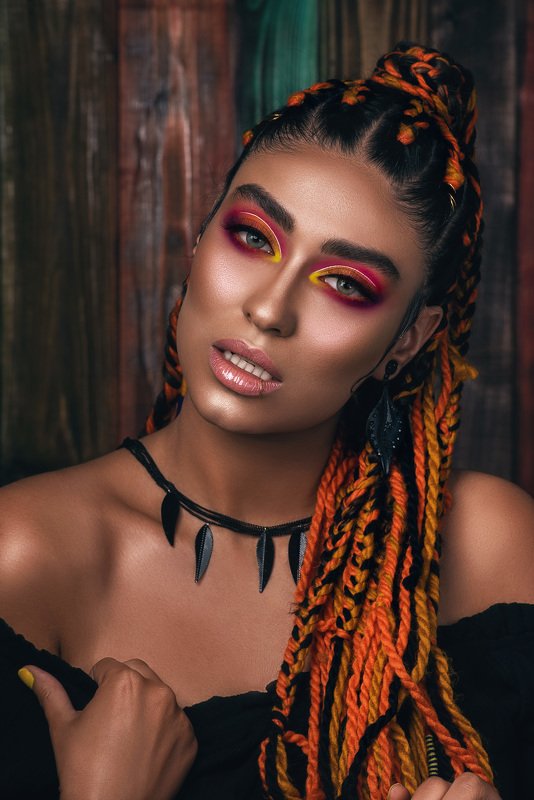 PORTRAIT, FASHION, GIRL, MODEL, MODELING, EYE, BLUE, HIJAB, SCARF, MAKEUP, FACE, BLACK, EYE, SHINE, TEARS, NATIVE, GREEN, LEAVS, HOT, WET Colorfulphoto preview