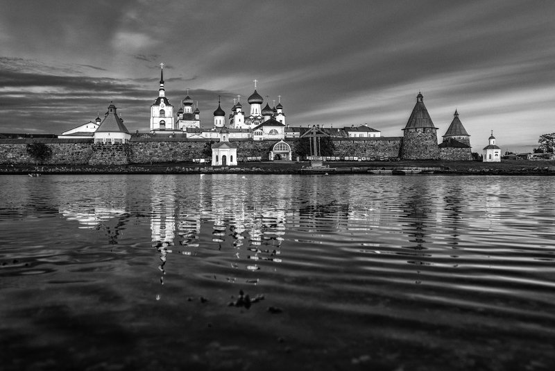 соловки, соловецкие острова, залив, вода, зеркало, отражение, берег, стены, монастырь, соловецкий монастырь, красота, ник васильев, гавань благополучия, бухта благополучия, гавань, монохром, Возрождение.photo preview