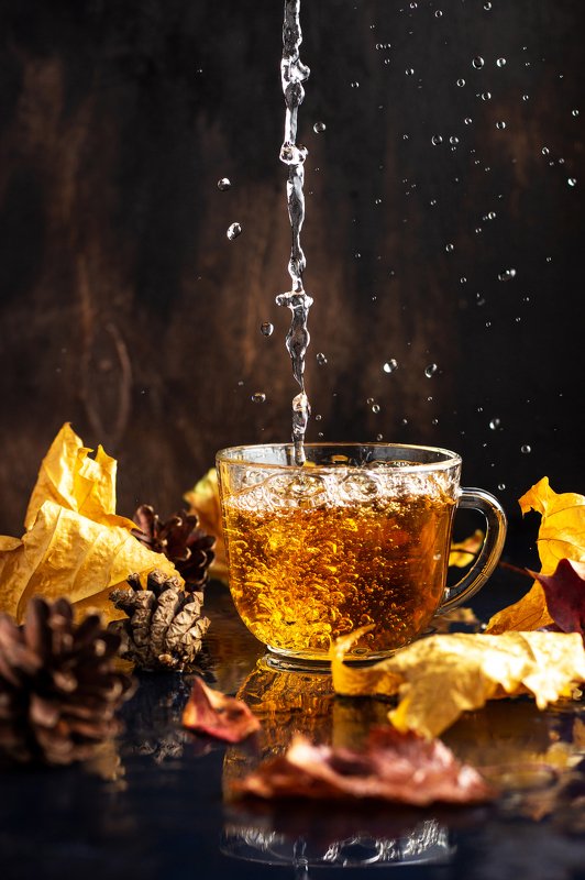 чай, осень, дождь, натюрморт, всплеск, брызги, осенние листья, чаепитие Чайный дождьphoto preview