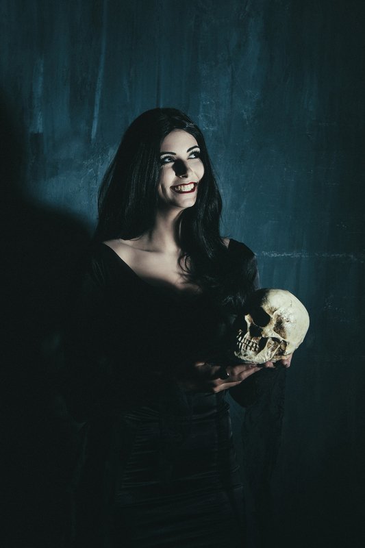 портрет, женский портрет, студия, череп Портретphoto preview