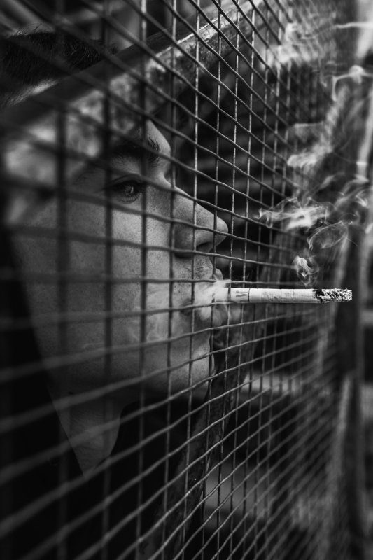 человек, сигарета, курение, взгляд, man, cigarette, smoking, sight За решёткойphoto preview