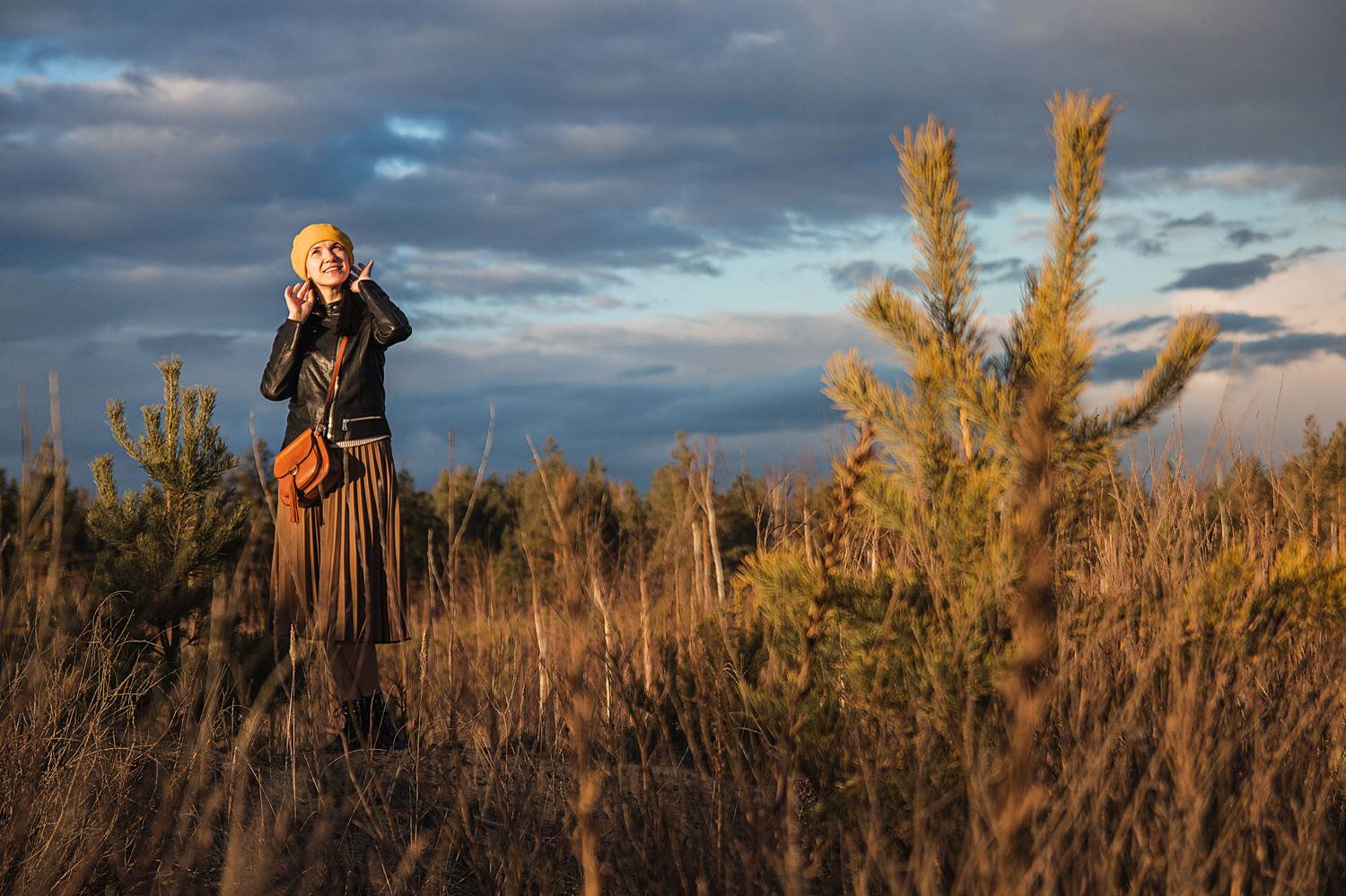 В лучах весеннего заката.... Автор: Владимир Васильев девушка, весна, портрет, пейзаж, закат, солнце, girl, spring, portrait, sunset, sun, Владимир Васильев