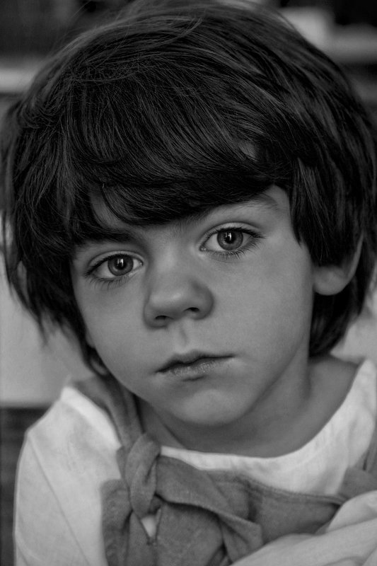 ребёнок портрет взгляд photo preview