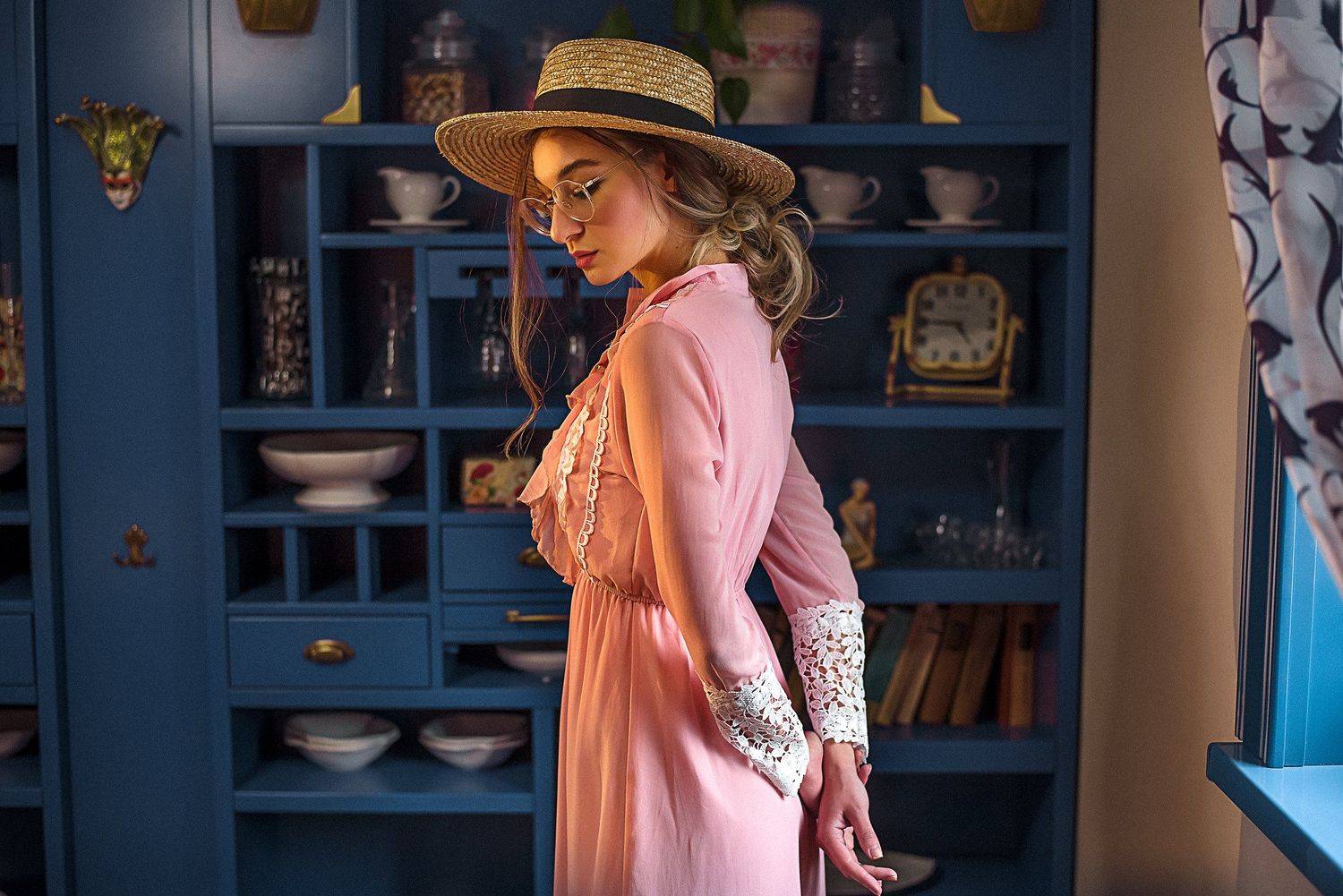 Автор: Максим Лобиков портрет, portrait, девушка, girl, light, девушка в шляпе, Максим Лобиков