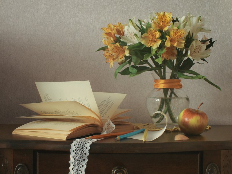 Натюрморт с цветными карандашами фото превью