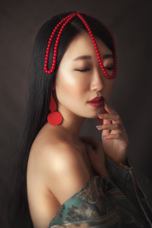 портрет, бусы, красный, азия, восток, серьги, свет Бусыphoto preview