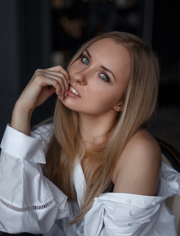 portrait Оксанаphoto preview