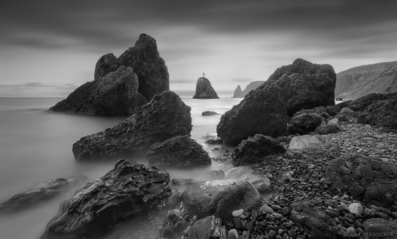 закат,пейзаж,чернобелый,море,побережье,крым,вода,скалы,камни,природа,фототур,небо,облака,россия,севастополь,фиолент,мыс,крест,георгиевский монастырь Фиолентphoto preview