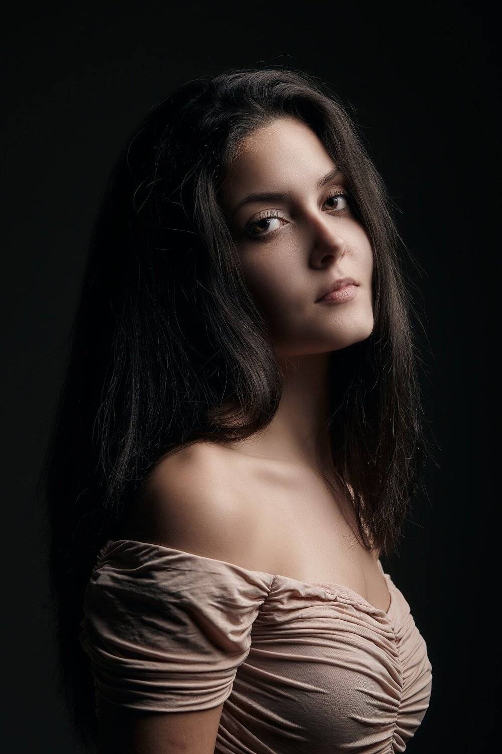 V.. Автор: Kostadin Momchilov , Kostadin Momchilov