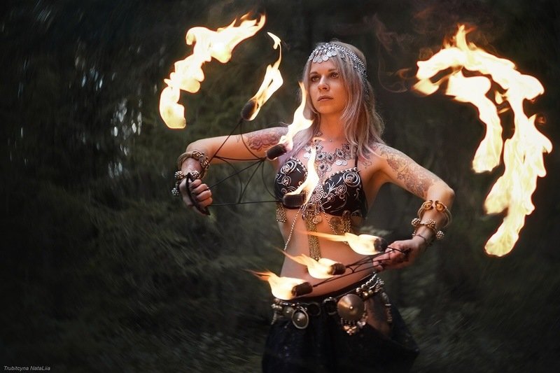 пламя, огонь, ночь, девушка Магия огняphoto preview