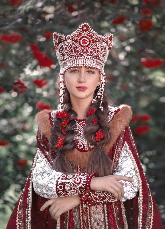 Рябина, рябиновый сад, царевна, корона, какошник, портрет, русский мир, русский костюм, костюм, русское платье, платье, красный, жемчуг  Царевнаphoto preview