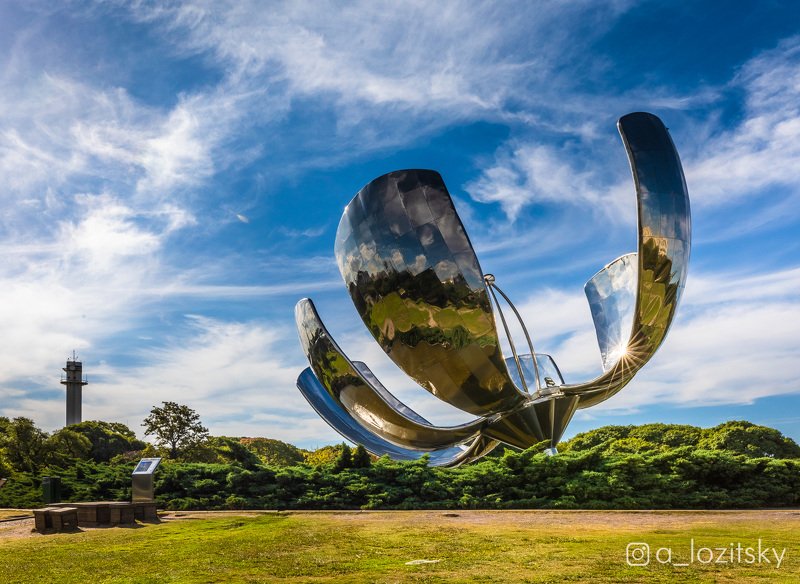 Large metal flower in Buenos Airesphoto preview