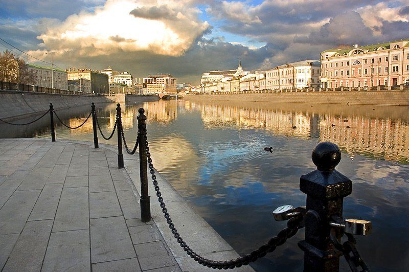 Болотная набережнаяphoto preview