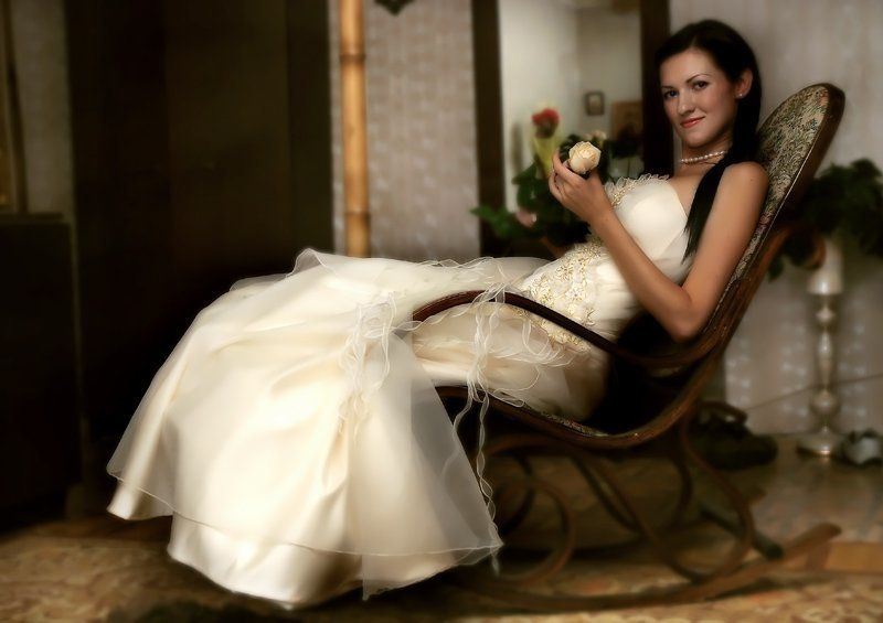 невеста,свадьба,кресло качалка,задумчивая,татаринцев Гармонияphoto preview