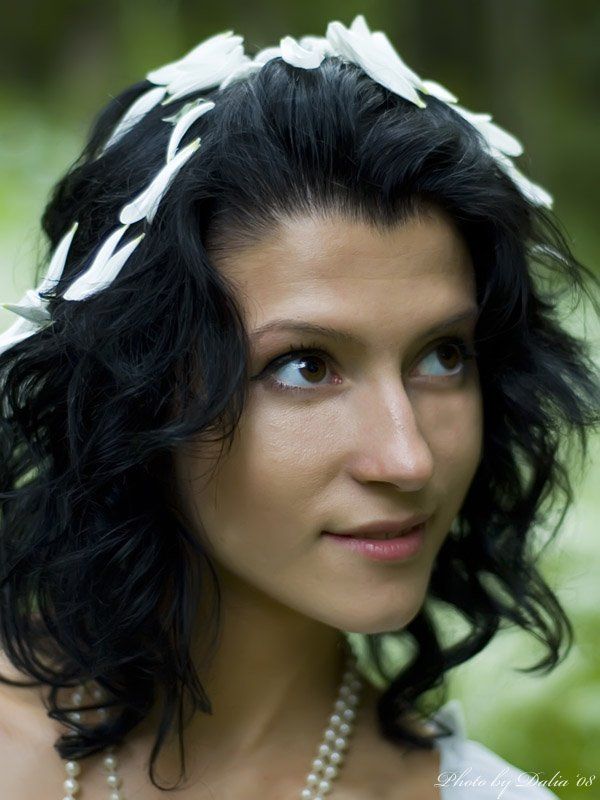 девушка, лепестки Как невестаphoto preview