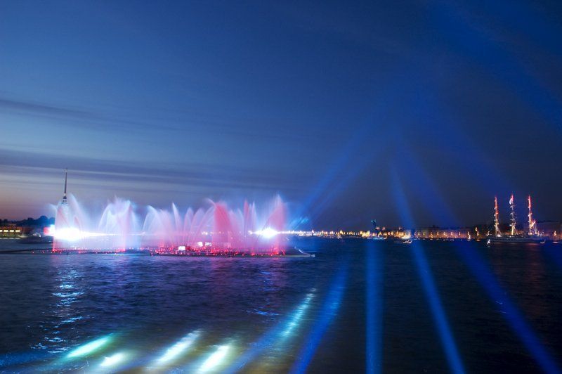 алые паруса,небо,свет,лучи,нева,фонтан,петропавловкая крепость Игра лучейphoto preview