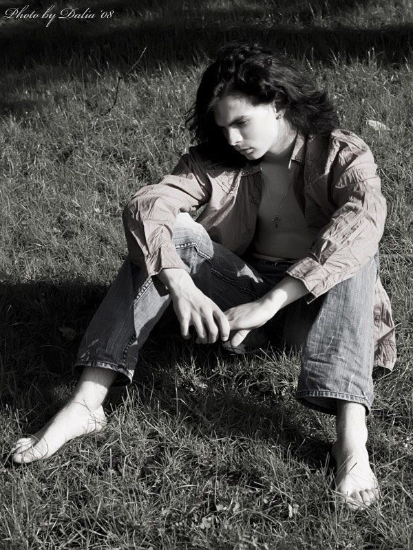 демон сидящийphoto preview