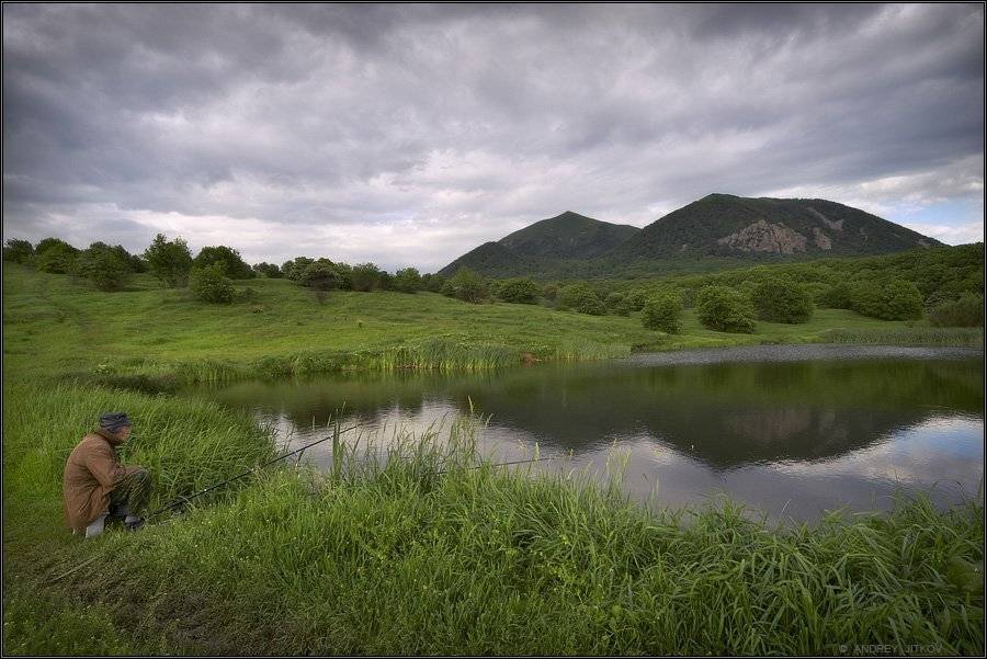 Лермонтовский рыбак... Автор: Андрей Житков кавказ, горы, озеро, рыбак, пейзаж, Андрей Житков