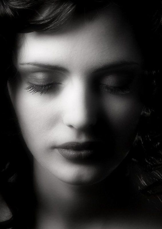 девушка Б/Нphoto preview