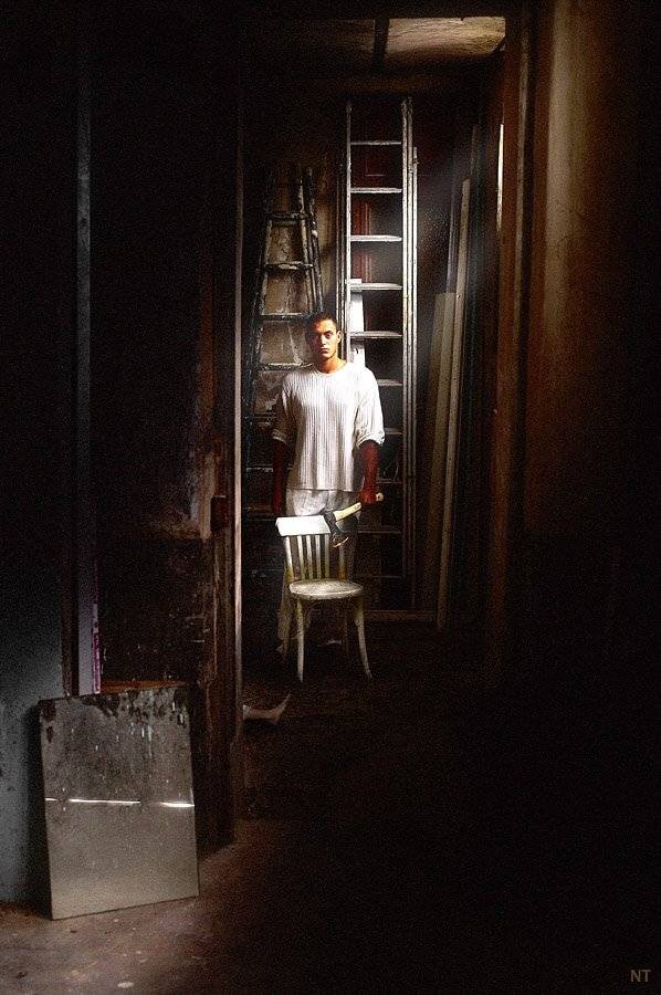 ПОРТРЕТ ЮНОШИ С ЗЕРКАЛОМ И ТОПОРОМ. Автор: Natalia Turine , Natalia Turine