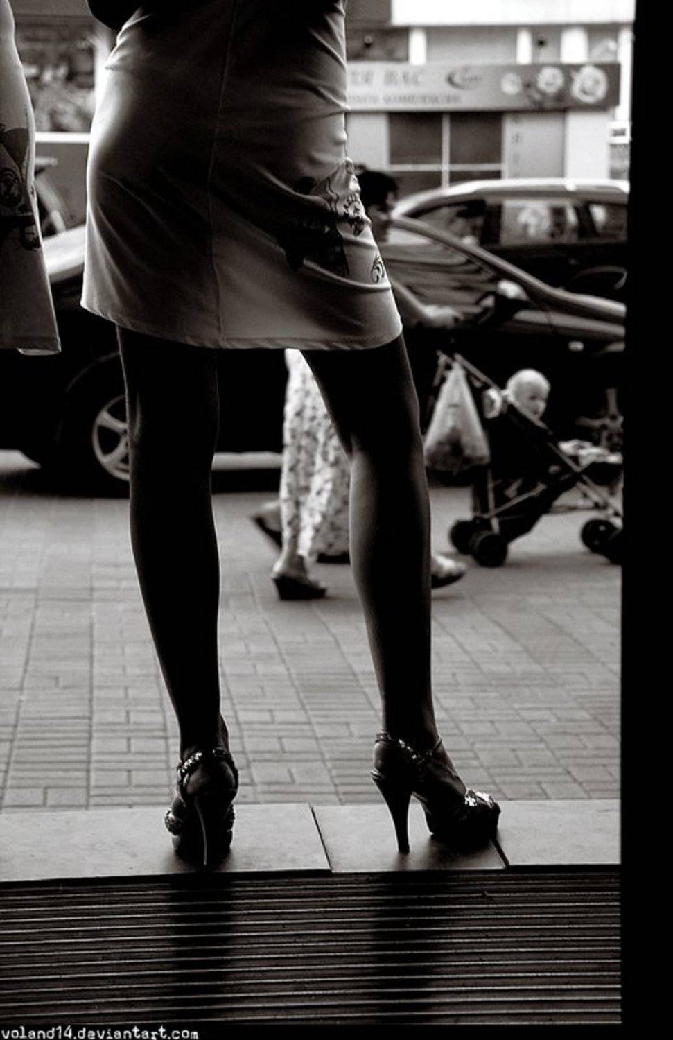 Ребенок и ноги. Автор: Воланд Ратибор , Воланд Ратибор