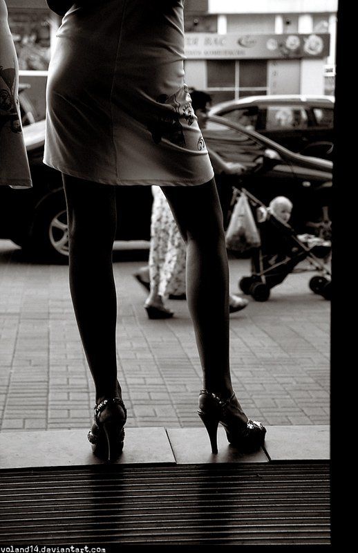 Ребенок и ногиphoto preview