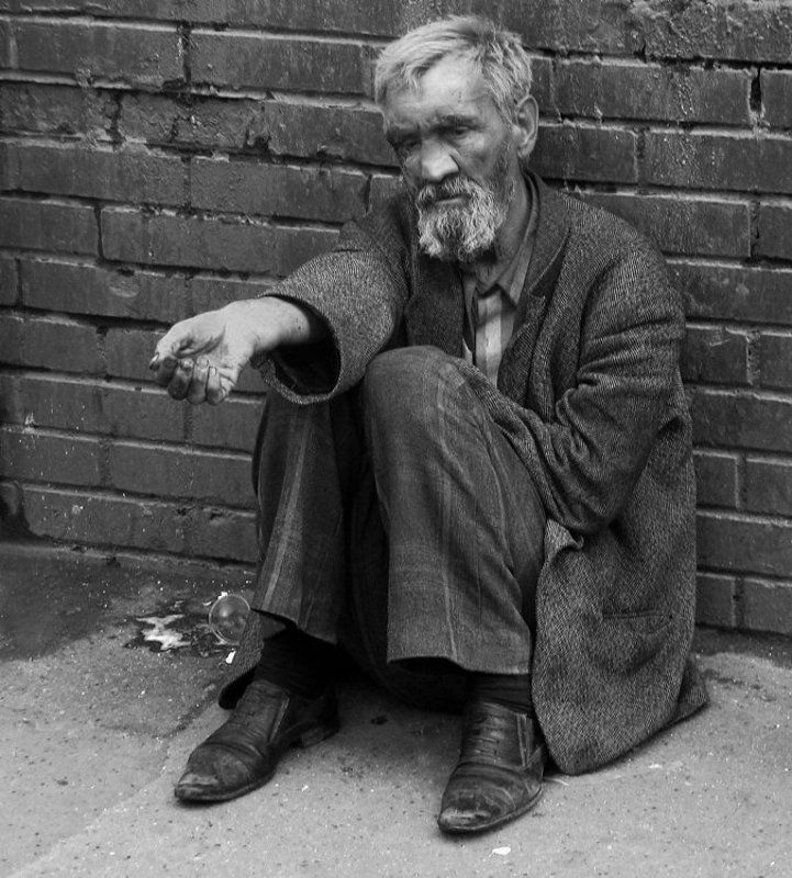 старик, улица, лето. Другая жизнь...photo preview