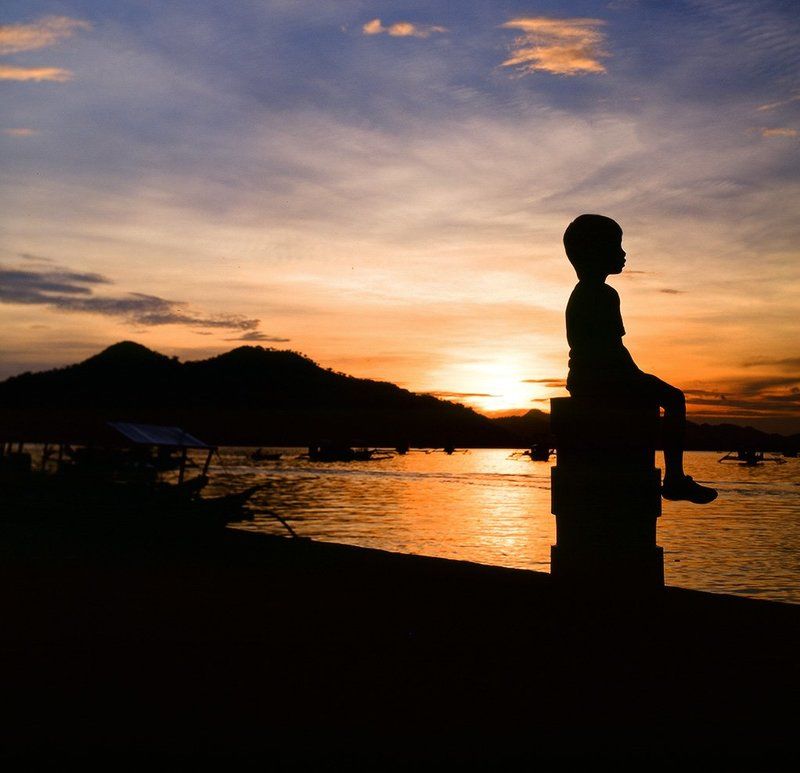 филиппины, остров, море, закат, лодка, мальчик Филиппинский закатphoto preview
