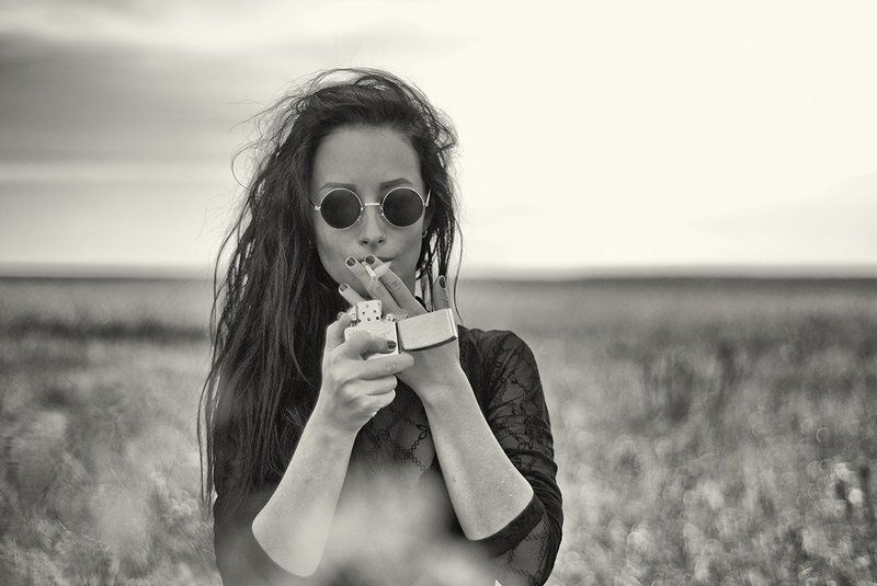 Она может увидеть величие Вселенной, разворачивающейся перед ее глазами. Ее тусклыми непонимающими глазами. Скрытыми за огнем и очками...photo preview