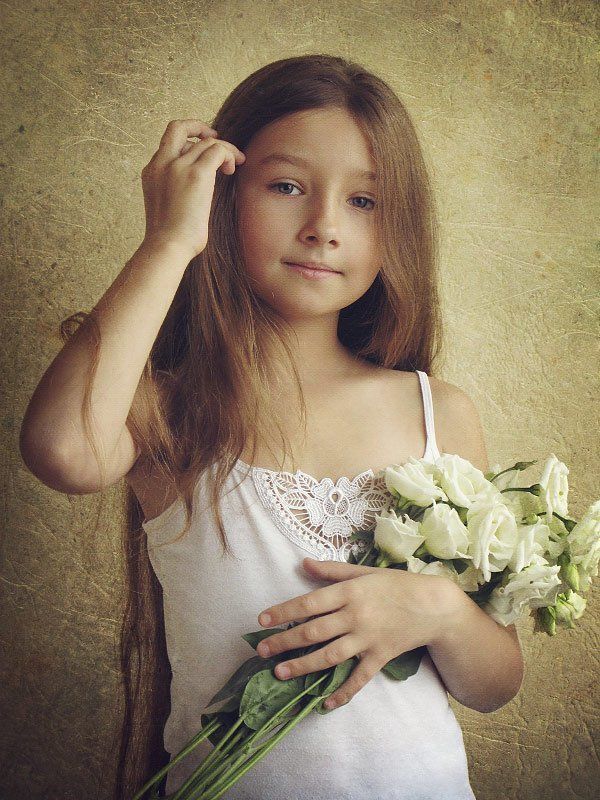 people, portrait, child, children, girl Девочка с белыми цветамиphoto preview