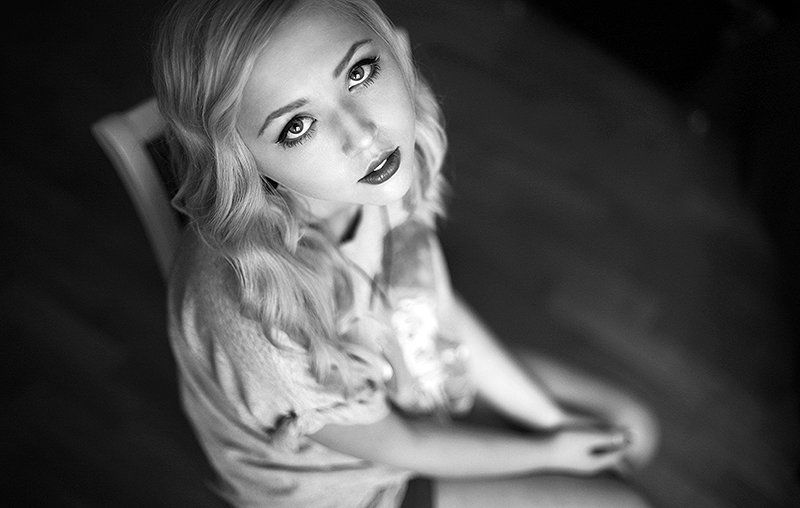 девушка, чб, цифра А н яphoto preview