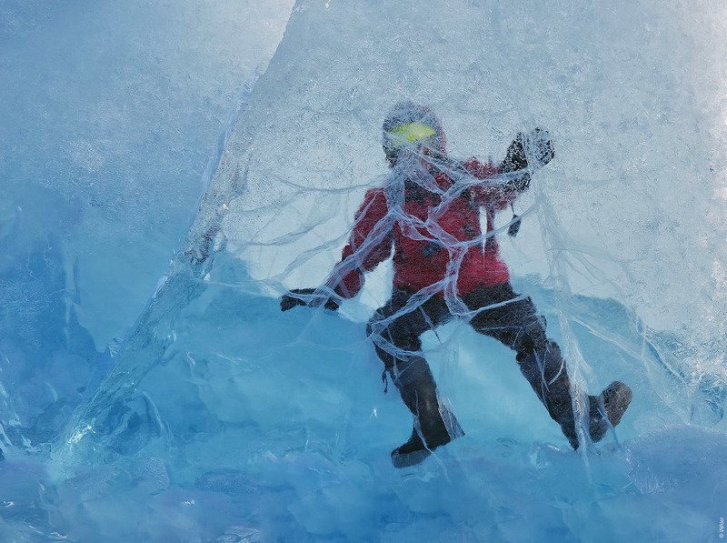 Байкал, лед Прошлогодние туристы )photo preview