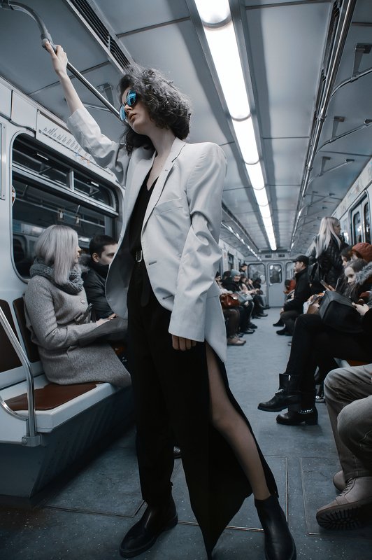 Стиль, мода, метро, люди, портрет, транспорт, вагон, девушка, спб photo preview