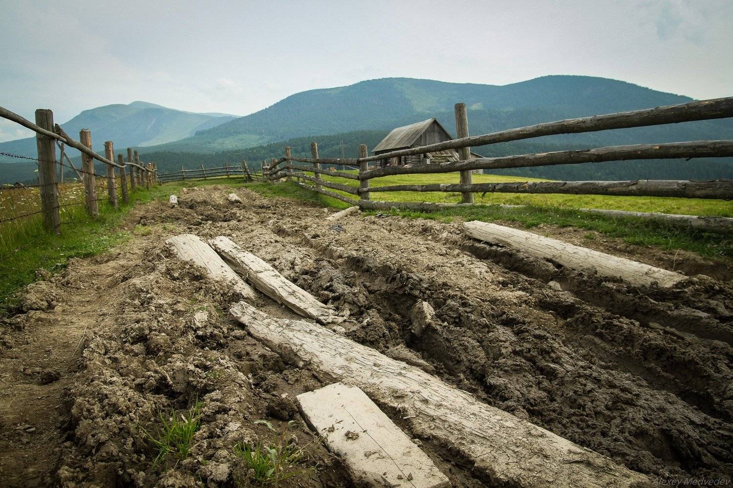 Карпатские дороги. Автор: Алексей Медведев Украина, Карпаты, колыба, чорногора, Алексей Медведев