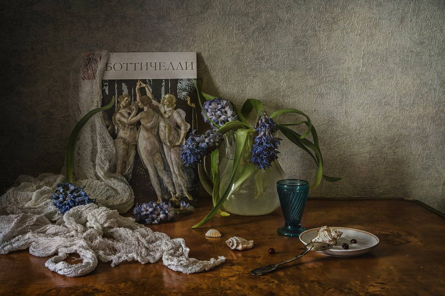 Боттичелли. Автор: Анна Петина натюрморт, стекло, цветы, гиацинты, ракушки, Анна Петина